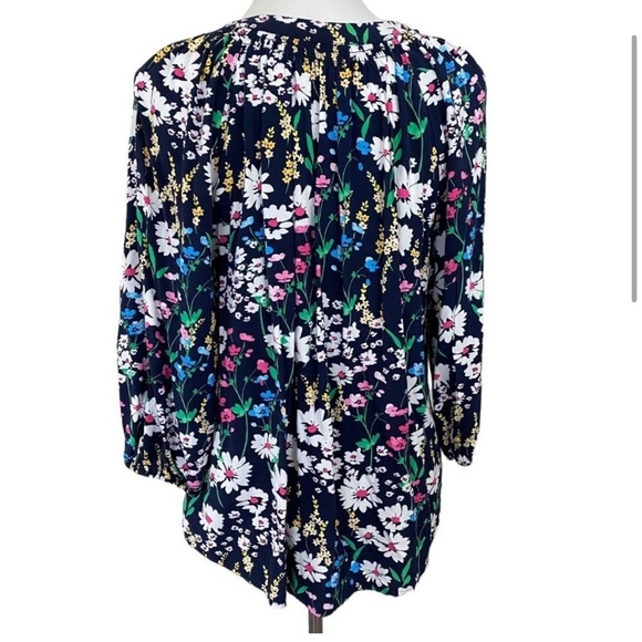 Crown & Ivy Navy Blue Pink Spring Flower Floral Peasant Top Womens size M Medium - Picture 4 of 6